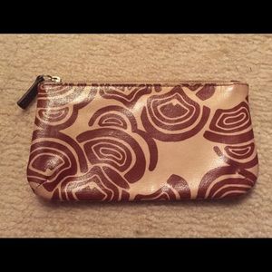 Fossil pouch